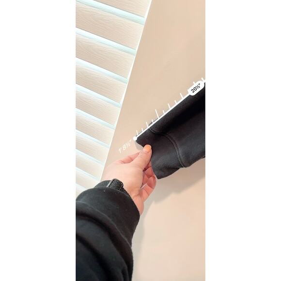 Under Armour Pullover Black Womens Large Boxy Fit Cropped Athleisure Comfy - Picture 7 of 7